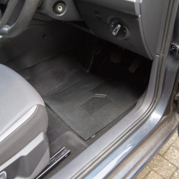 Universal Single Rectangular Rubber Car Mat - Anti-Slip & Weather-Resistant - Image 3